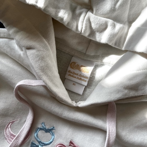 Sailor Moon Oversized Hoodie - Picture 2 of 3